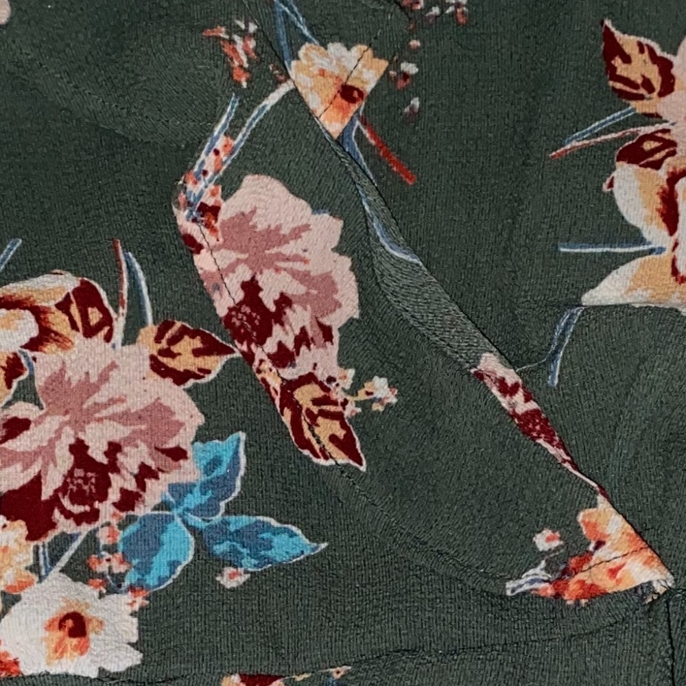 Floral Top - Picture 3 of 3